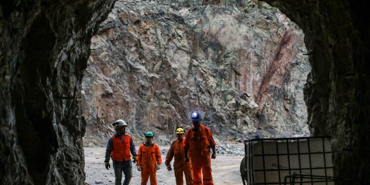 alt: "SONAMI pide suspender los remates de pertenencias mineras mientras se tramita la reforma"