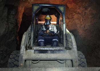 Mineros utilizando nueva maquinaria financiada por los Fondos PAMMA 2026.