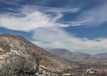 alt: "proyecto de cobre Costa Fuego de Hot Chili en Atacama, abastecido con agua de mar"
