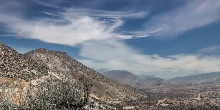 alt: "proyecto de cobre Costa Fuego de Hot Chili en Atacama, abastecido con agua de mar"