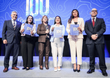 alt: "trabajadoras de Lundin Mining reconocidas en el WIM100 de Women in Mining Chile"
