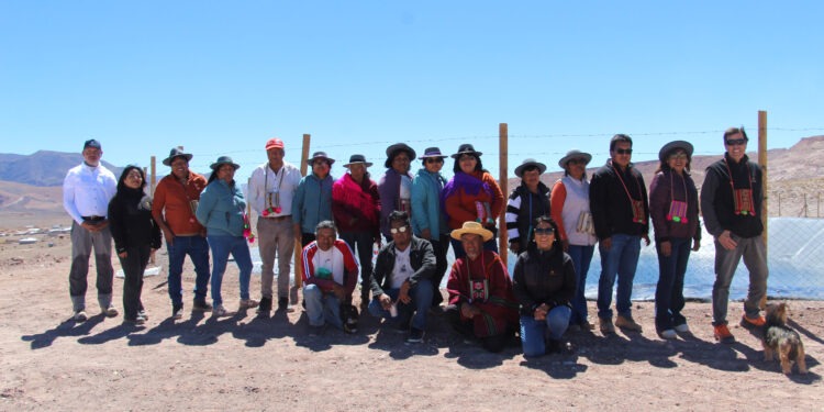 alt: "piscina de agua recuperada por Codelco para la comunidad de Santiago de Río Grande, en Atacama"