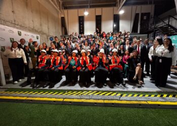 alt: "lanzamiento de la Academia Minera del Semillero LomasLab de Glencore en Antofagasta"