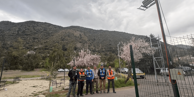 alt: "monitoreo preventivo de Sernageomin en el Cerro Divisado de San José de Maipo"