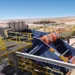 alt: "medios de harneado ENDURON de Weir en un harnero horizontal"