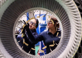 alt: "planta de Komatsu Reman en Chile, remanufactura de componentes mineros"