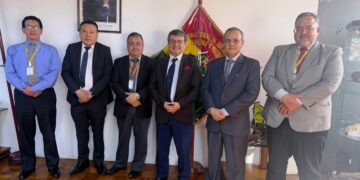 alt: "Manuel Viera, de la Cámara Minera de Chile, expone sobre minerales críticos en La Paz, Bolivia"