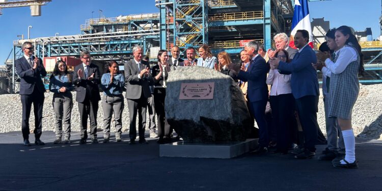 alt: "inversión de Sierra Gorda por US$725 millones en su Cuarta Línea de Molienda"