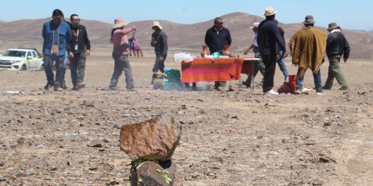 alt: "primera piedra del futuro museo de Chug Chug en el desierto de Atacama"