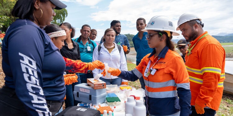 alt: "monitoreo ambiental participativo en la mina Pueblo Viejo de Barrick"