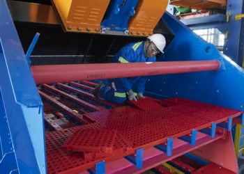 alt: "panel de medios de harneado ENDURON de Weir para la minería"